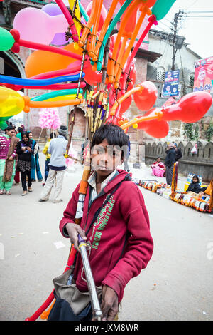 L'Inde, Varanasi, marchand ambulant Banque D'Images