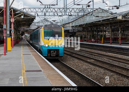L'unité de classe Arriva Trains 175 laissant Crewe pour Nouvelle-Galles du Sud Banque D'Images