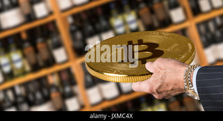 Bitcoin offrant pour bouteilles de vin en magasin Banque D'Images