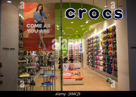 Chiang Mai, Thaïlande - 7 avril 2017 : Crocs shop dans centre commercial Central Festival Phuket. Nouvelle entreprise Plaza de Chiangmai. Environ 3 Km. de la ville de Chiangmai, Thail Banque D'Images