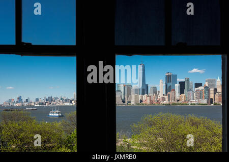 La silhouette du cadre de la fenêtre view of Manhattan cityscape et skyline, Times Square, New York, USA Banque D'Images