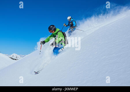 Père et fils sur des vacances de ski, Hintertux, Tyrol, Autriche Banque D'Images