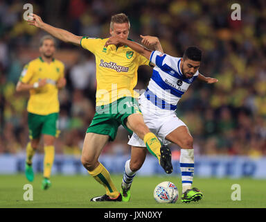 La ville de Norwich Marco Stiepermann (à gauche) et Queens Park Rangers' Massimo Luongo (à droite) au cours de la Sky Bet Championship match à Carrow Road, Norwich. Banque D'Images