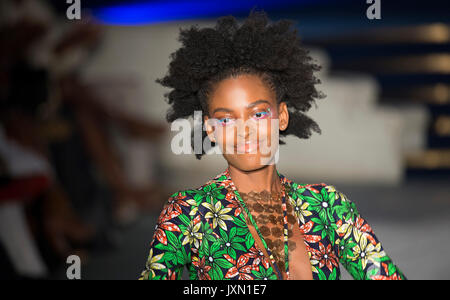 Les modèles 2017 AFWL - photos prises par Steve Mack pour Africanhair.com au cours de défilés sur samedi le 12 août à Freemasons Hall -Londres. Banque D'Images