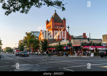 Scène de rue typique à Washington D.C.'s Restaurant Row, 14e Rue, Juillet, 2017 Banque D'Images