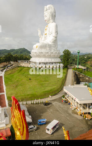 Wat Huai Pla Kung Temple Niveau 9, gigantesque statue de Bouddha de style chinois Chiang Rai, Thaïlande Banque D'Images