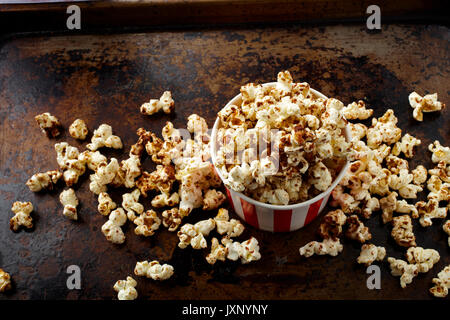 Épicé à la citrouille électrique popcorn Banque D'Images