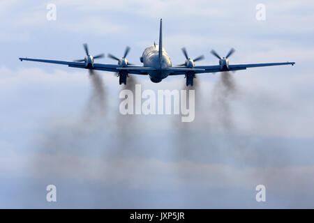 Koubinka, dans la région de Moscou, Russie - 19 Février 2014 : Iliouchine Il-20M RF-93610 avion de patrouille décolle à Koubinka air force base. Banque D'Images