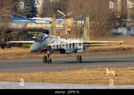 Joukovski, dans la région de Moscou, Russie - 13 mars 2014 : Sukhoi Su-35BM 901 de la réalisation du test en vol NOIR Zhukovsky. Banque D'Images