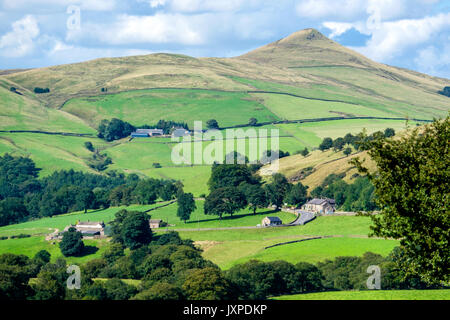 Vue vers Shutlinsloe and Wildboarclough ci-dessus dans le parc national de Peak District, vus de l'Gradbach zone du Staffordshire Moorlands Banque D'Images