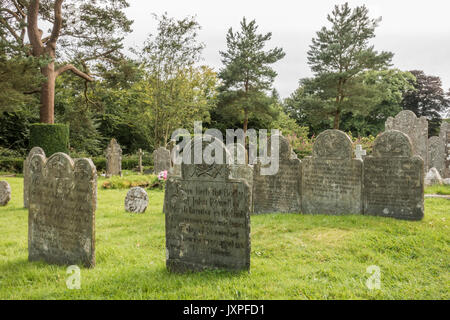 Des anciennes tombes avec inscriptions de l'église au cimetière B-3660, près de Okehampton, Devon, Angleterre, Royaume-Uni. Banque D'Images