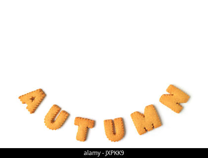 Le mot automne écrits avec des biscuits en forme d'alphabet sur fond blanc, avec de l'espace libre pour le texte et la conception Banque D'Images