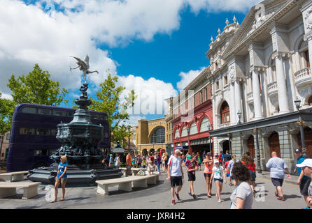 Le Magicobus et shaftesbury memorial fountain dans Universal Studios, Orlando, Floride. Banque D'Images