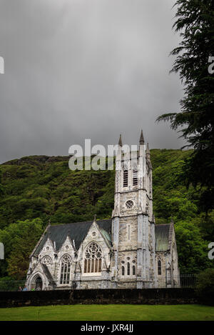 Une vue de l'abbaye de Kylemore et jardin clos victorien, Connemara, Irlande Banque D'Images