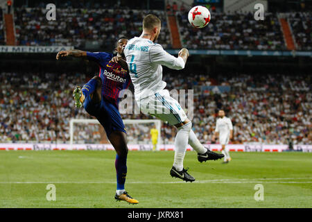 Madrid, Espagne. Août 16, 2017. Samuel Umtiti (23) joueur du FC Barcelone. Sergio Ramos Garcia (4) Real player.Super Coupe d'Espagne entre le Real Madrid vs FC Barcelone au Santiago Bernabeu à Madrid, Espagne, le 16 août 2017 . Gtres más información : crédit en ligne Comuniación,S.L./Alamy Live News Banque D'Images