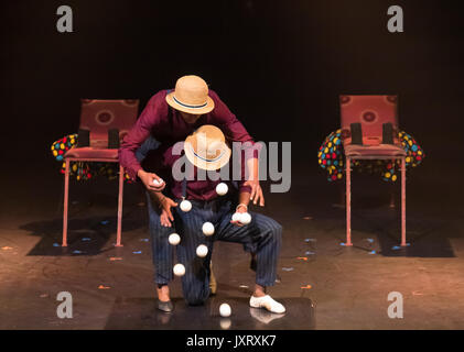 Edinburgh Fringe Festival, Édimbourg, Écosse, Royaume-Uni, 16 août 2017. Jongler au cirque l'Abyssinie : Ethiopian Dream performance à The Underbelly Circus moyeu sur l'Meadows Banque D'Images