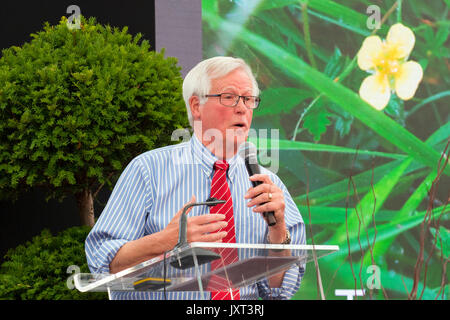 John Craven à Southport, Merseyside, Royaume-Uni. 17 août 2017. Journée d’ouverture au Southport Flower Show où exposants, jardiniers et expositions florales accueillent l’arrivée de jusqu’à 80 000 visiteurs attendus pour assister à ce célèbre événement annuel. Crédit ; MediaWorldImages/AlamyLiveNews Banque D'Images