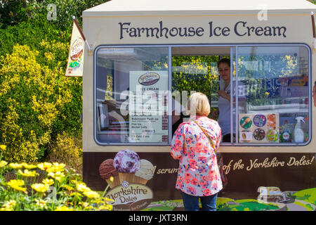 Gîte rural La crème glacée van à Southport, Merseyside, Royaume-Uni. Août 17, 2017. Jour d'ouverture de Southport Flower Show comme exposants, concepteurs, jardin floral et expositions Bienvenue à l'arrivée de jusqu'à 80 000 visiteurs attendus à ce célèbre événement annuel. /AlamyLiveNews MediaWorldImages crédit ; Banque D'Images