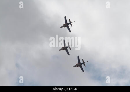 Biggin Hill, Royaume-Uni. Août 17, 2017. Patrouille de France ses pratiques de Biggin Hill avant le Festival de l'Airshow Vol Flying Afficher cette semaine. Credit : Keith Larby/Alamy Live News Banque D'Images