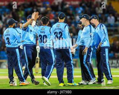 Leeds, UK. Août 17, 2017. Yorkshire Vikings célébrer un guichet au cours du Yorkshire Vikings v Northamptonshire Steelbacks à l'Headingley sur 20170817 Août 2017. Credit : SB La photographie de sport/Alamy Live News Banque D'Images