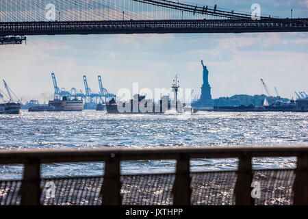 Statue de la liberté snd Pont de Brooklyn à New York City Banque D'Images