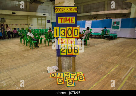 Kolkata, Inde. Août 16, 2017. Un panneau indiquant le nombre de donateurs et de temps à la transfusion. Credit : Avijit Ghosh/Pacific Press/Alamy Live News Banque D'Images