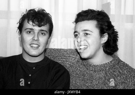 Curt Smith et Roland Orzabal de Tears for Fears lors d'un photocall à Phonogram Records Office le 22 août 1984 à Londres, en Angleterre. Banque D'Images