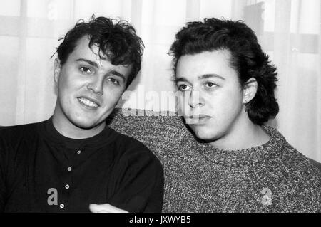 Curt Smith et Roland Orzabal de Tears for Fears lors d'un photocall à Phonogram Records Office le 22 août 1984 à Londres, en Angleterre. Banque D'Images