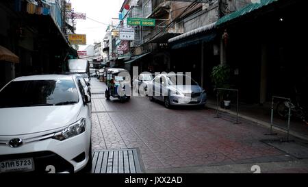 Tuk Tuks sam lor des Taxis travaillant pour les Thaïlandais locaux vie quotidienne Chinatown Bangkok Thaïlande Banque D'Images