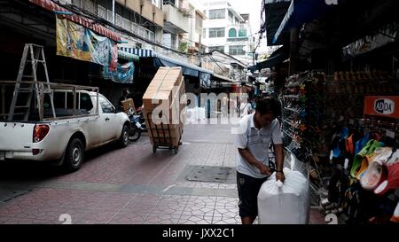 Yaowarat Road Side Street Petit Chinatown Bangkok Thaïlande Samphathawong di Banque D'Images