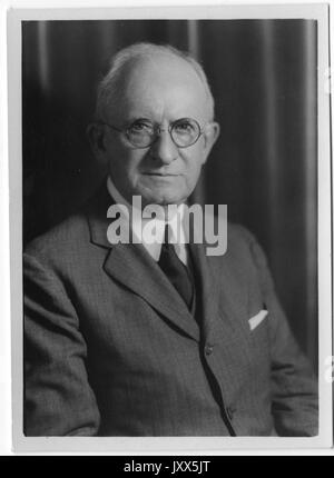 Joseph Sweetman Ames, photographie de portrait, assis, taille haute, visage complet, 1930. Banque D'Images