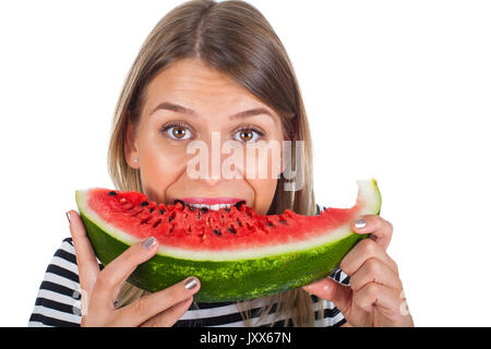 Photo d'une jeune femme avide de manger une grande tranche de melon délicieux sur fond isolé Banque D'Images
