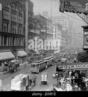 Die 18 Meilen lange State Street à Chicago, Illinois, USA, 1908. State Street, Chicago, Illinois - nonday foules, USA, 1908. Banque D'Images