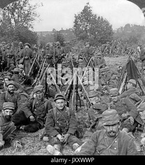 Französische Immodération aus den USA bei einer Pause dans der nun schon drei Wochen während der zweiten Marneschlacht, Frankreich 1918. Le français se réserve des Etats-Unis se reposer pendant trois semaines de la 2e bataille de la Marne, France 1918. Banque D'Images