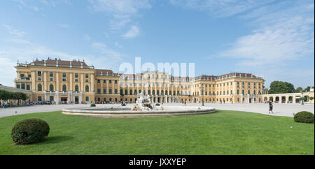 Une vue extérieure du Palais Schönbrunn à Vienne Banque D'Images