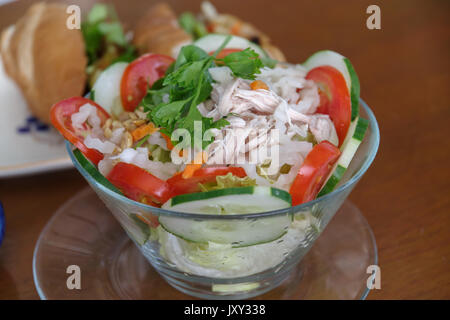 Salade de poulet vietnamienne avec dressing Banque D'Images