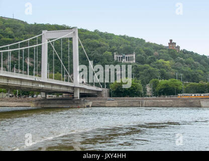 Elisabeth le pont sur le Danube à Budapest, Hongrie Banque D'Images