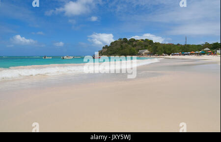 Mercer Creek Bay sur la côte de l'océan Atlantique tropical Caraïbes - Mer - Saint John's - Antigua-et-Barbuda Banque D'Images