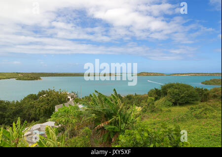 Mercer Creek Bay sur la côte de l'océan Atlantique tropical Caraïbes - Mer - Saint John's - Antigua-et-Barbuda Banque D'Images