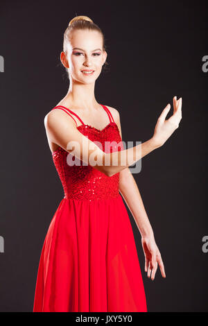 Portrait studio photo d'une jeune danseuse blanc adolescentes portant des vêtements de danse Banque D'Images