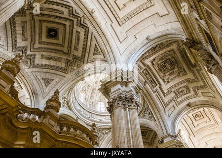 JAEN, ESPAGNE - mai 2016, 2 : Détail de la base Centre de la nef principale qui couvre la chorale de la cathédrale de Jaen, les œuvres d'Andrés de Vandelvira, infl Banque D'Images