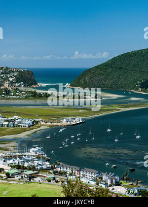 L'Knsyna chefs et le lagon sur la Garden Route en Afrique du Sud de la province. Banque D'Images