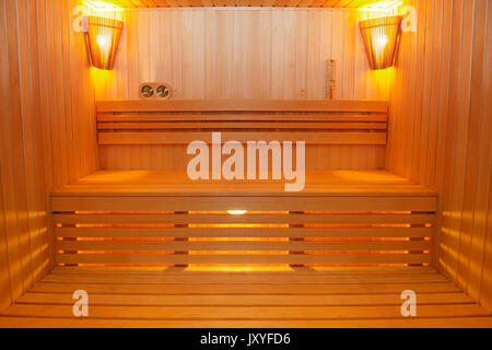 Chambre double avec sauna accessoires sauna traditionnel Banque D'Images