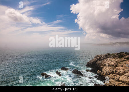 Brouillard de levage de Fort off Wetherill à Jamestown, RHODE ISLAND. Banque D'Images