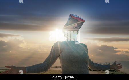 Caucasian woman wearing lunettes de réalité virtuelle Banque D'Images