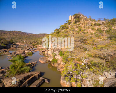 Vue aérienne de la rivière Mazowe dans la zone de safari d'Umfurudzi au Zimbabwe. Banque D'Images