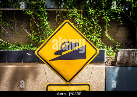 Un signe d'élévation roadsign photo prise dans jogja yogyakarta indonésie java Banque D'Images