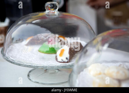 Des cannoli farci de crème de fromage ricotta Banque D'Images