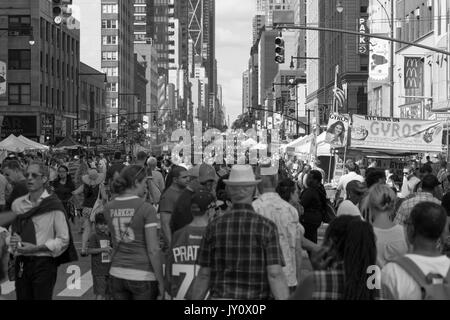 Occupé à New York City street market Banque D'Images