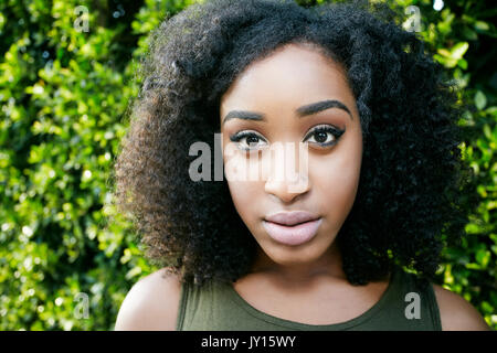 Portrait de femme noire grave Banque D'Images